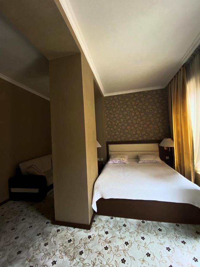 Hotel Empire クタイシ エクステリア 写真