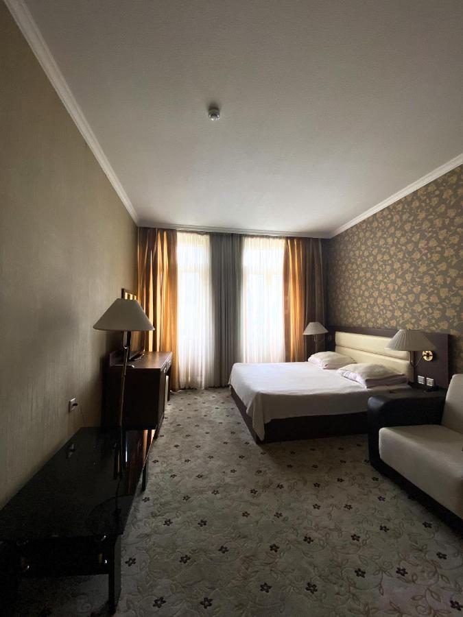 Hotel Empire クタイシ エクステリア 写真